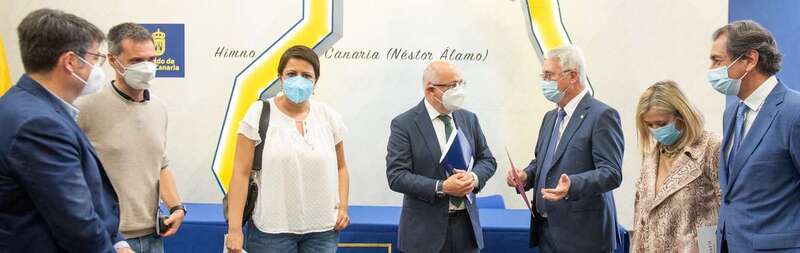 La firma del convenio entre el Cabildo de Gran Canaria y la Cámara de Comercio se firmó este jueves/TA.